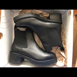 NEW Urban Outfitters Black Zoe Boot Black Sz 7.5